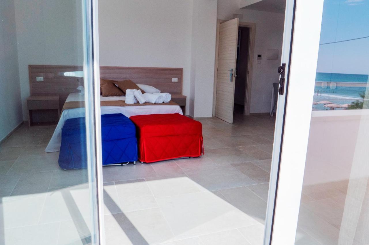 B&B A Un Passo Dal Mare Torre Canne Kültér fotó