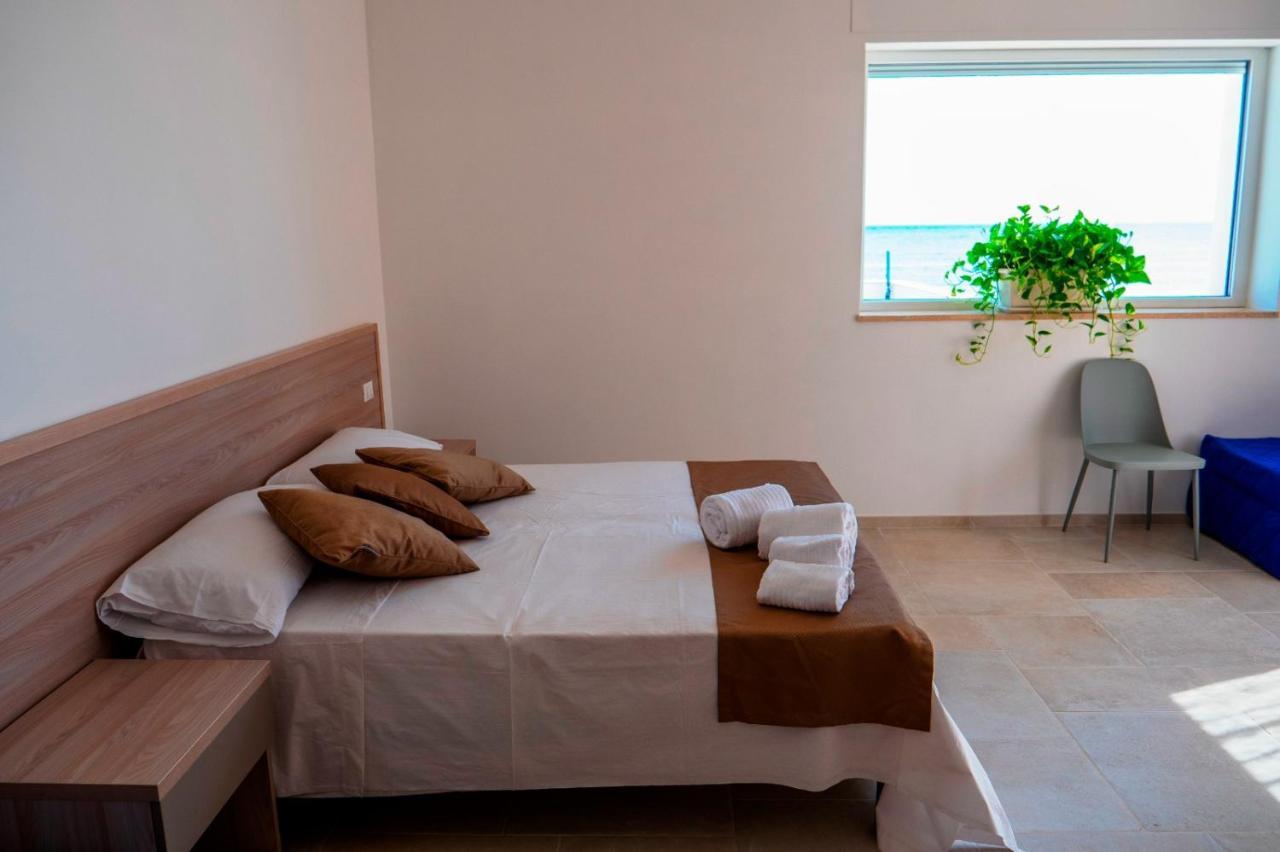 B&B A Un Passo Dal Mare Torre Canne Kültér fotó