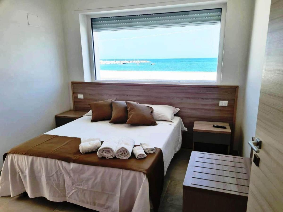 B&B A Un Passo Dal Mare Torre Canne Kültér fotó