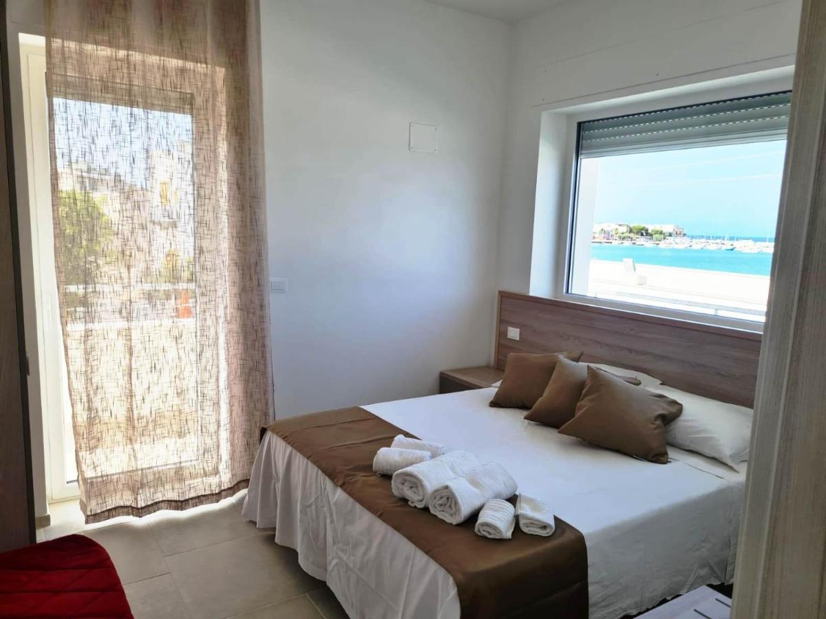 B&B A Un Passo Dal Mare Torre Canne Kültér fotó